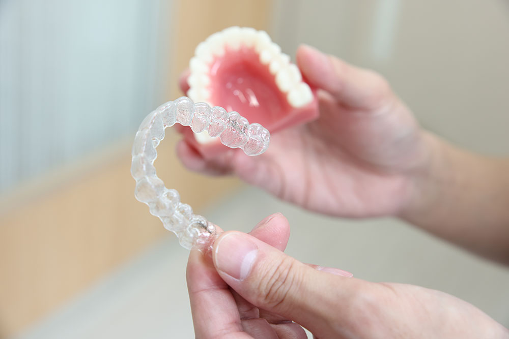 歯にやさしくフィットする独自素材を使用